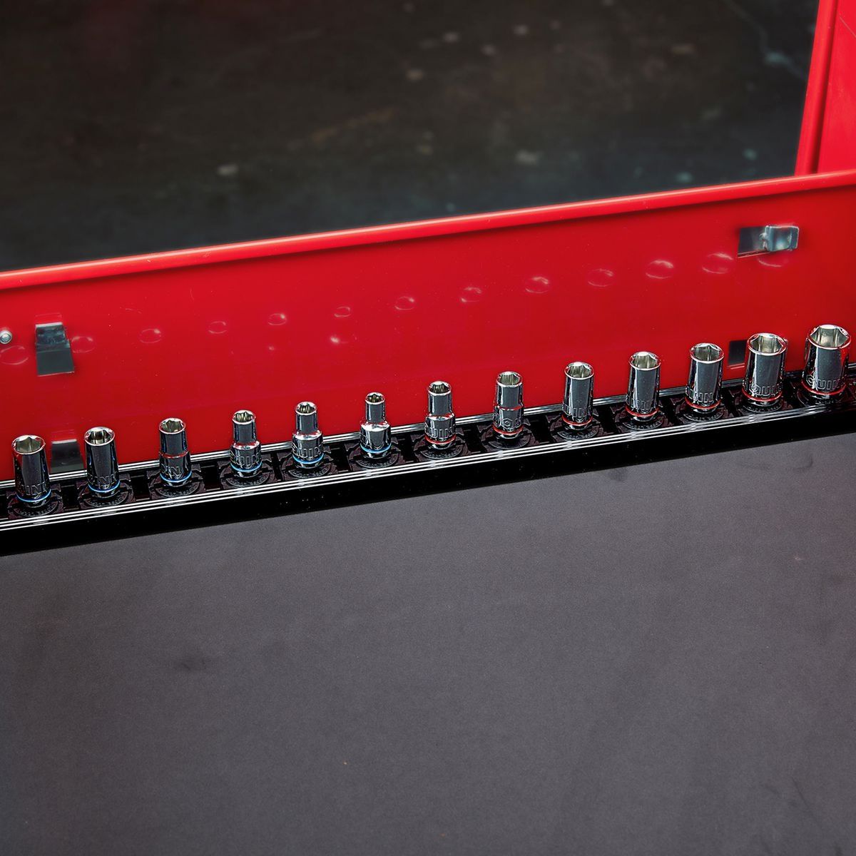 1/4 in. Magnetic Socket Rail with Twist Lock I1806