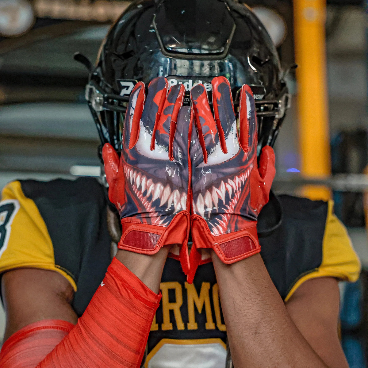 Football Gloves R45621